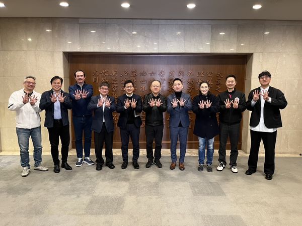 黄东萍则展
